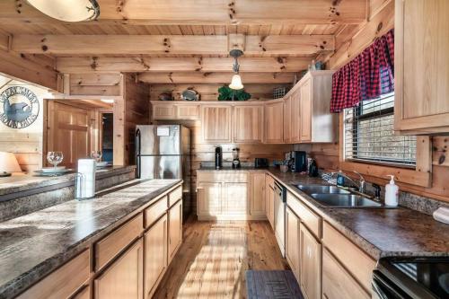 Deja View Serene Mountain Cabin for a Family Get-away with a Hot tub Sauna Fire pit that is Pet Friendly photo 37
