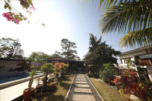 Gallery image of Cavite, Private Resort, Pool, Garden in Casile