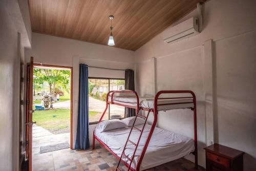 Postel nebo postele na pokoji v ubytování Full house with 2 bedrooms and private pool, 5 guest