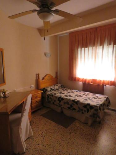 Postel nebo postele na pokoji v ubytování Hotel Alain