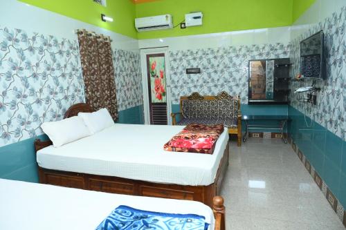 Ένα ή περισσότερα κρεβάτια σε δωμάτιο στο HOLIDAY INN