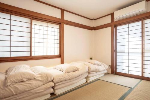 旅家 Kanzakigawa tesisinde bir odada yatak veya yataklar