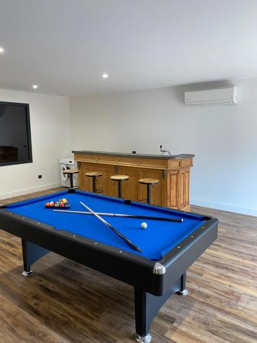 a pool table in the middle of a room at Villa 400m2 piscine intérieure très calme in Agde