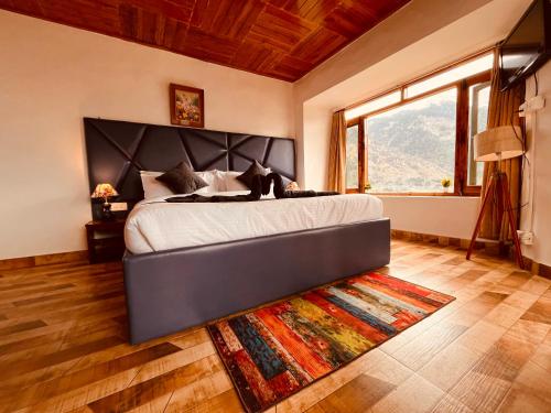Кровать или кровати в номере The Roli Lodge