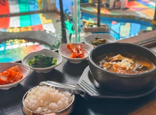 Makanan di atau berdekatan resort