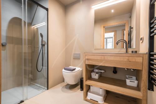 Ένα μπάνιο στο Montardo by SeaMount Rentals