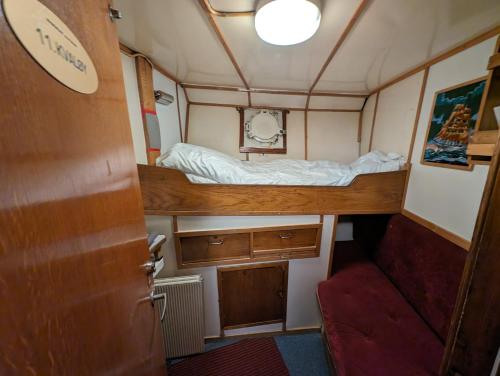 Katil dua tingkat atau katil-katil dua tingkat dalam bilik di Fjordbooking