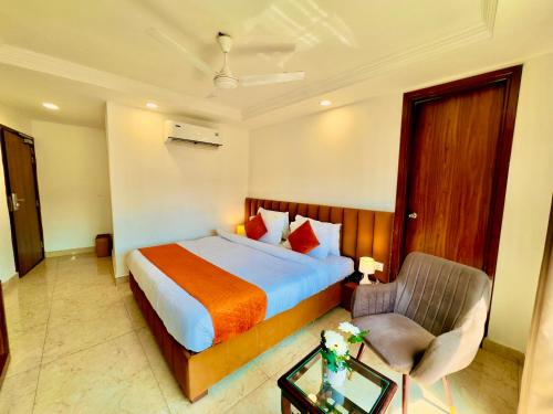Sandloj Hotel tesisinde bir odada yatak veya yataklar