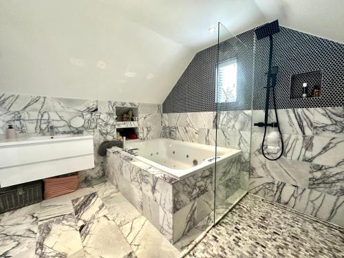 een grote badkamer met een bad en een douche bij 5 Bed Luxury House with Swimming pool in Chepstow