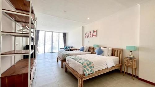 a bedroom with two beds in a room at Komodo Suites Downtown in Labuan Bajo