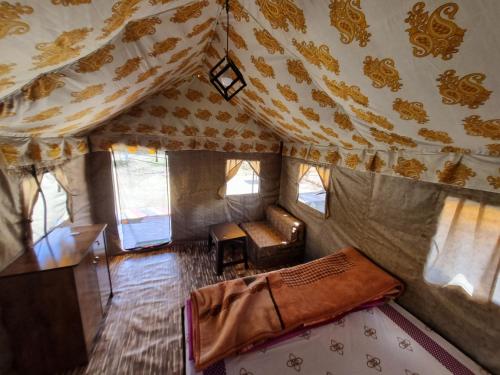 an overhead view of a bedroom in a yurt at Tree Bones Camp in Bīr