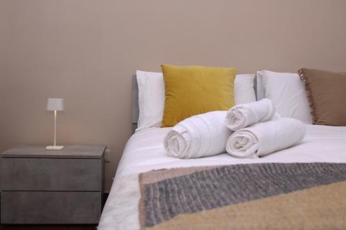 a bedroom with a bed with towels on it at JOHN'S ROOMS in Villa D'agri