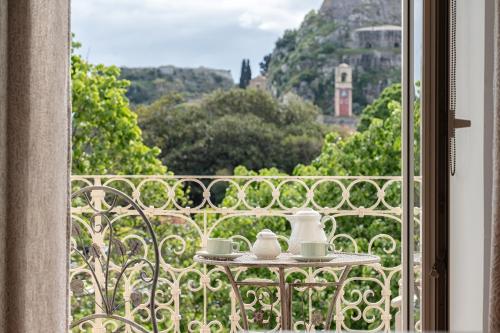 Rivoli Luxurious Seaview Suite in Liston Square