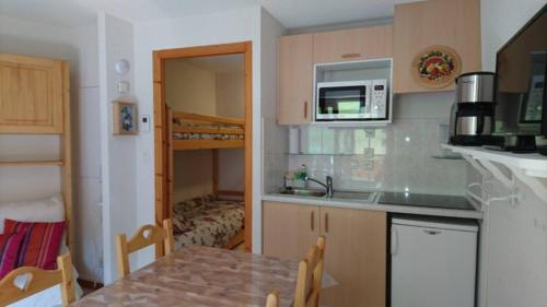 Kuhinja ili čajna kuhinja u objektu Appartement tout confort - montagne