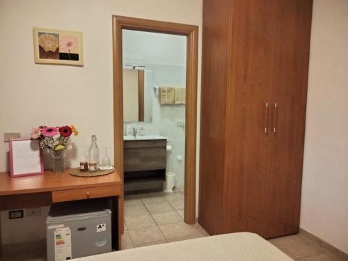 a bedroom with a desk and a bathroom at Casale di Valle Fredda in Itri