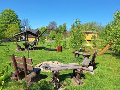 a park with wooden benches and a swing set at Kameralne pole namiotowe, ZABIERZ SWÓJ NAMIOT, blisko Świeradów i zamek Czocha in Giebułtów