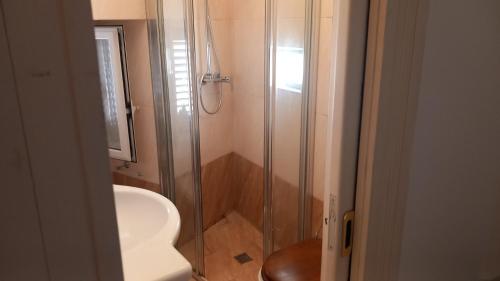 Un baño de La casa di via Lata