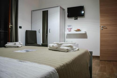 a hotel room with a bed with towels on it at Zia Bi Bed and Breakfast in Naples