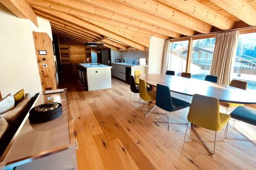 Küche/Küchenzeile in der Unterkunft 4 Bedroom Penthouse Apt in Flims Waldhaus