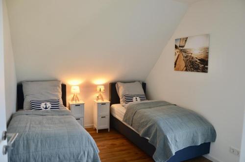 Postel nebo postele na pokoji v ubytování Am Kutterhafen 26a - Haus Nordseebrise