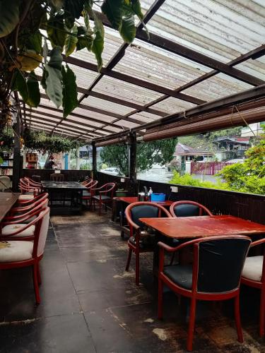 Un restaurante o sitio para comer en Jungle Ippie Hostel