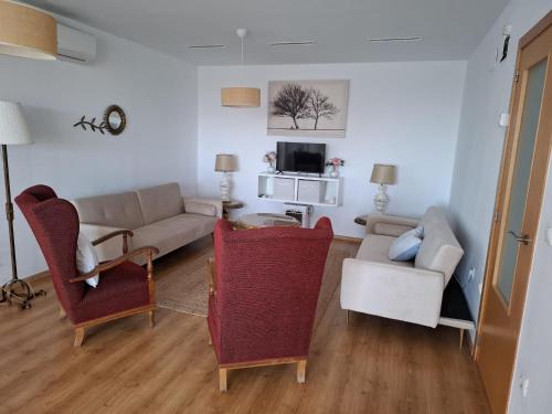 a living room with a couch and chairs and a tv at 3 Bed Chalet-Pool-Pets-Hot Tub-Parking-Garden in Chiva