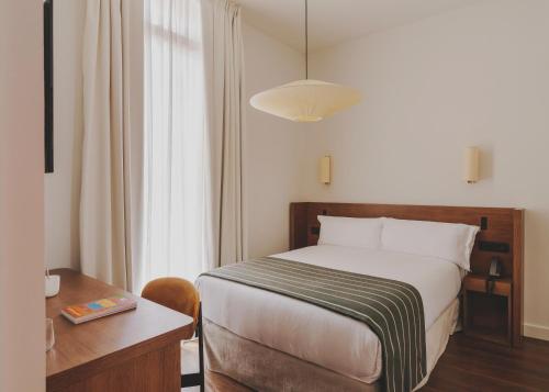 Katil atau katil-katil dalam bilik di Hotel Regina Barcelona