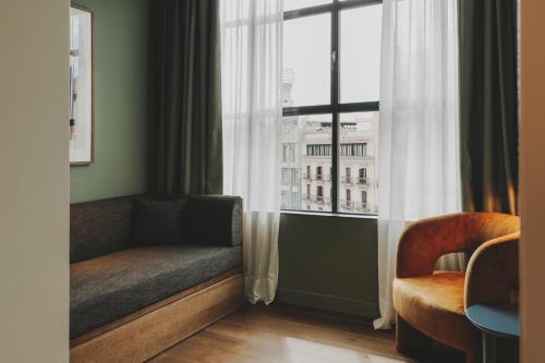 Ruang duduk di Hotel Regina Barcelona