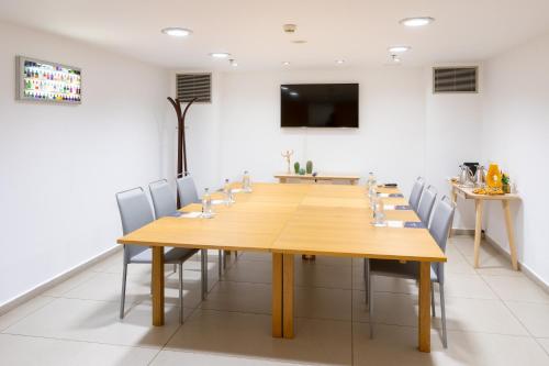 a conference room with a wooden table and chairs at Alexandre Fira Congress in Hospitalet de Llobregat