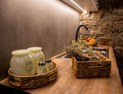 Φωτογραφία από το άλμπουμ του Traditional stone build country house Shale σε Voutás