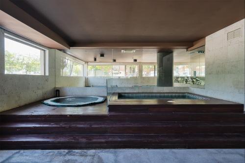 2 BDR Apartment W/Pool and Jacuzzi by LovelyStay