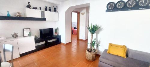 Uma área de estar em 2 bedrooms house with city view enclosed garden and wifi at Vila Nova de Santo Andre
