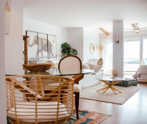 a living room with a glass table and chairs at Loft del Sol in Peñíscola
