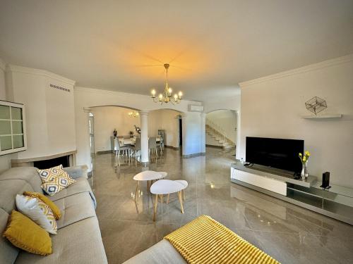 Quarteira Premium Villa With Pool by Homing