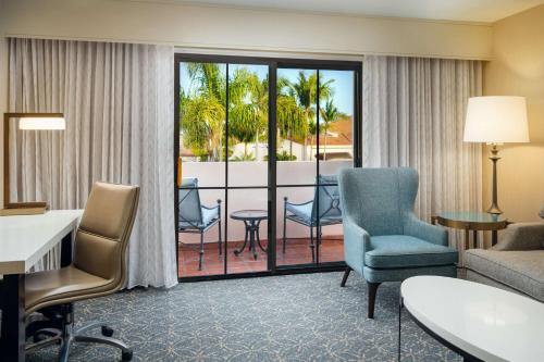 Posezení v ubytování Hilton Santa Barbara Beachfront Resort