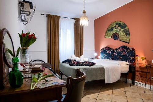 A bed or beds in a room at Colosseum B