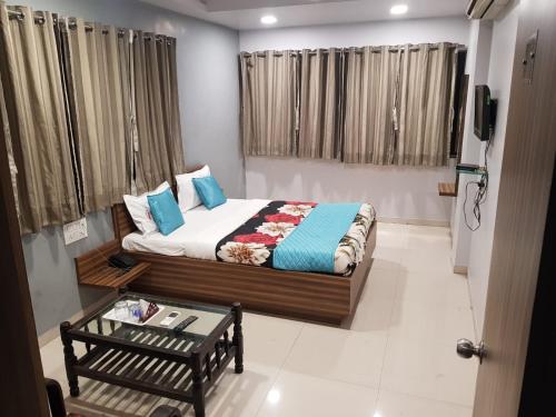 Hotel Dhruva-Solapur Pet friendlyにあるベッド