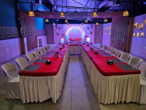 ソーラープルにあるHotel Dhruva-Solapur Pet friendlyのギャラリーの写真
