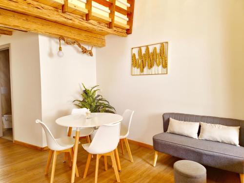 a living room with a table and a couch at Le Arcada - Appartamenti nel cuore del centro storico di Orosei in Orosei