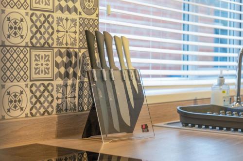 a knife block sitting on top of a kitchen counter at NEW! Stunning 2-Bed Home by Stay With Us, Ideal for Families, Sleeps 4! in High Etherley