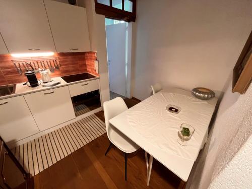 Η κουζίνα ή μικρή κουζίνα στο B&B Romantico Palazzo dei Ulivi