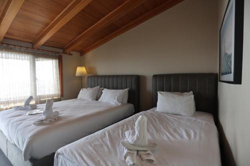 Una cama o camas en una habitación de Cheers Lighthouse