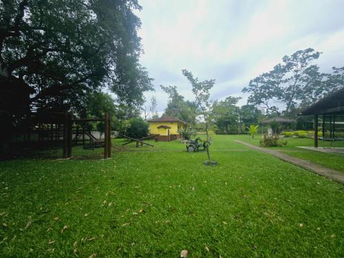 Taman di luar Sítio Em Guapimirim