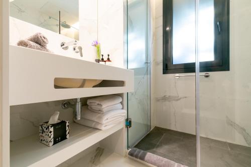 Salle de bains dans l'établissement Luwian Athens Boutique Hotel