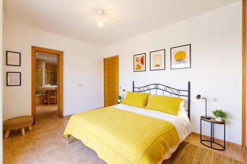 a bedroom with a bed with a yellow blanket at Villa Humaik by Villa Plus in Antigua