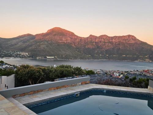 Gallery image of 10 on Flora Close in Hout Bay