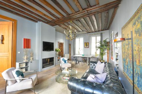Luxurious 2bdrm 2 ba in the heart of Le Marais