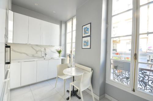 Luxurious 2bdrm 2 ba in the heart of Le Marais