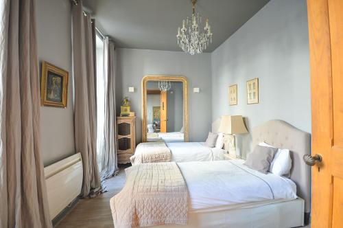 Luxurious 2bdrm 2 ba in the heart of Le Marais