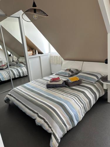 a bedroom with a bed with towels on it at CHANGÉ, 10mn LE MANS 72 in Changé